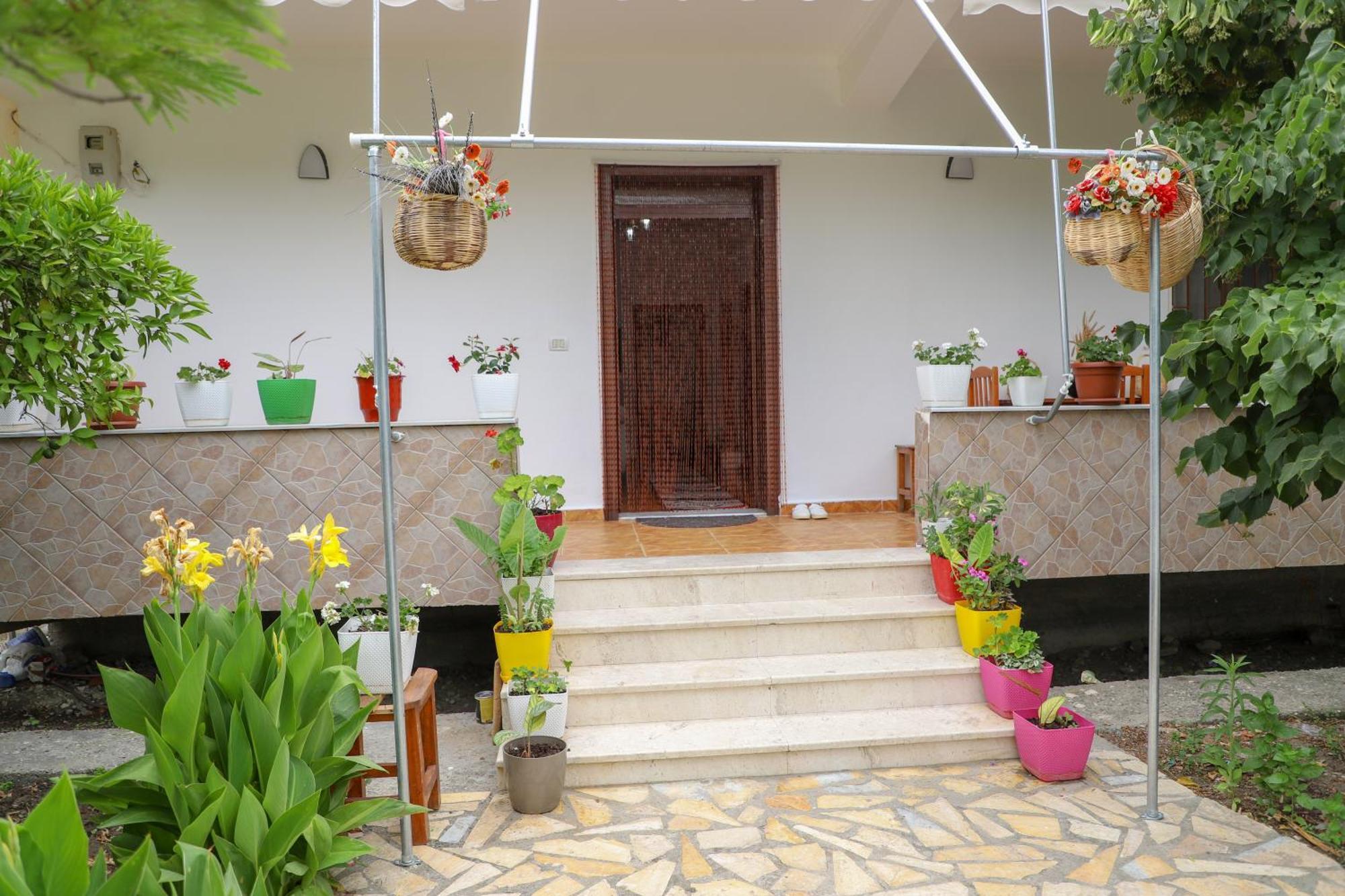 בראט Apartment Xheison מראה חיצוני תמונה